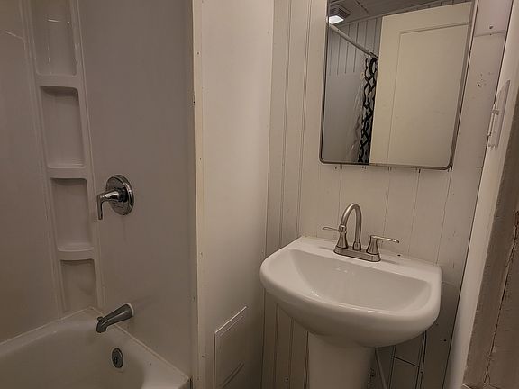 3rd image of 125 Adams St APT B
