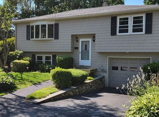 35 Park Ave, Reading, MA 01867