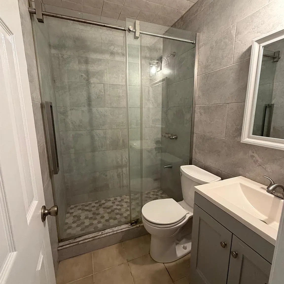 4 bed, 5.0 bath, 2780 sqft, $4,200 — Photo 2