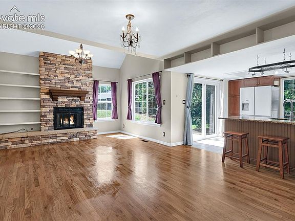 4th image of 292 Cobblestone Dr
