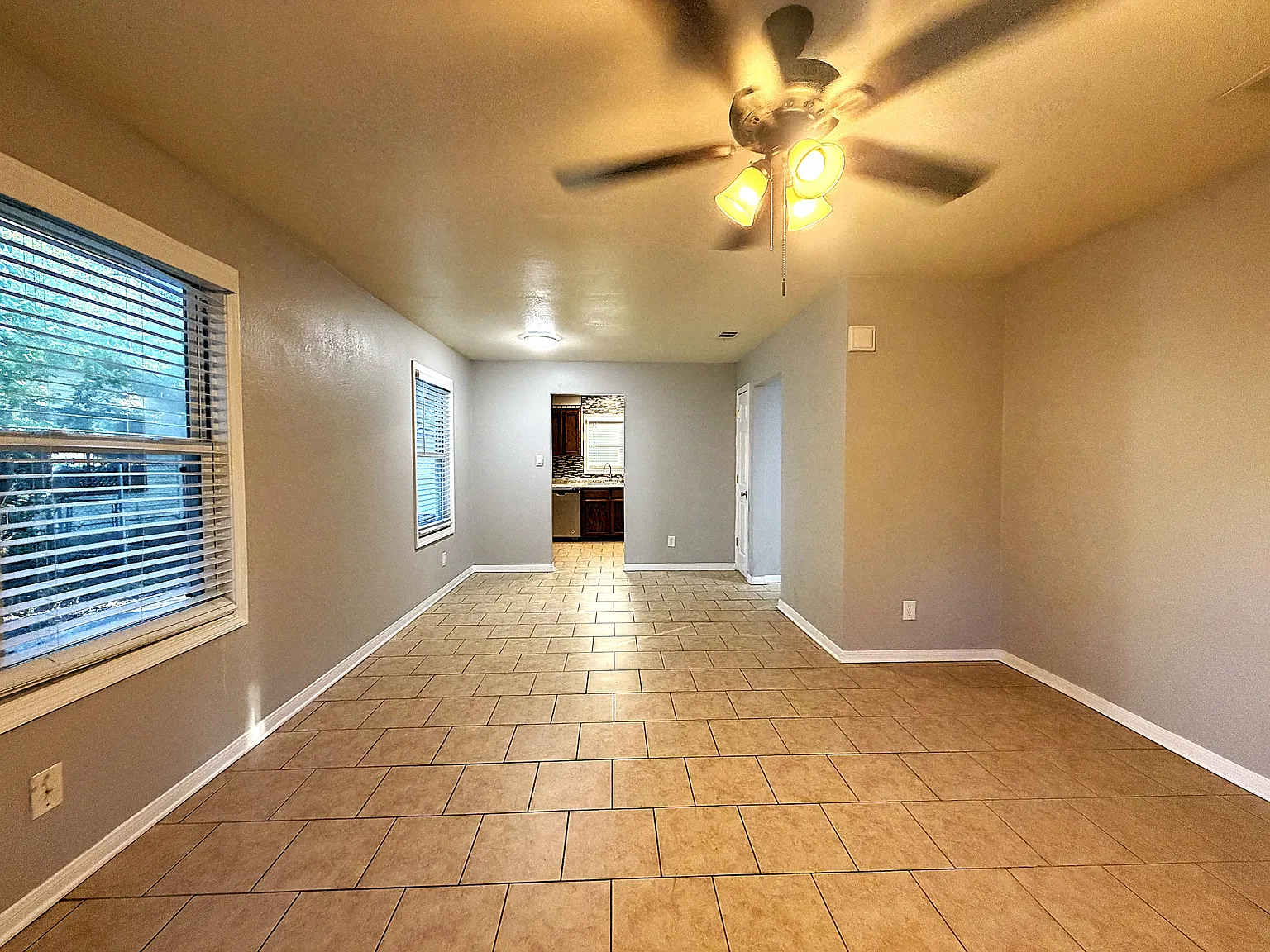 2 bed, 756 sqft, $1,195 — Photo 3