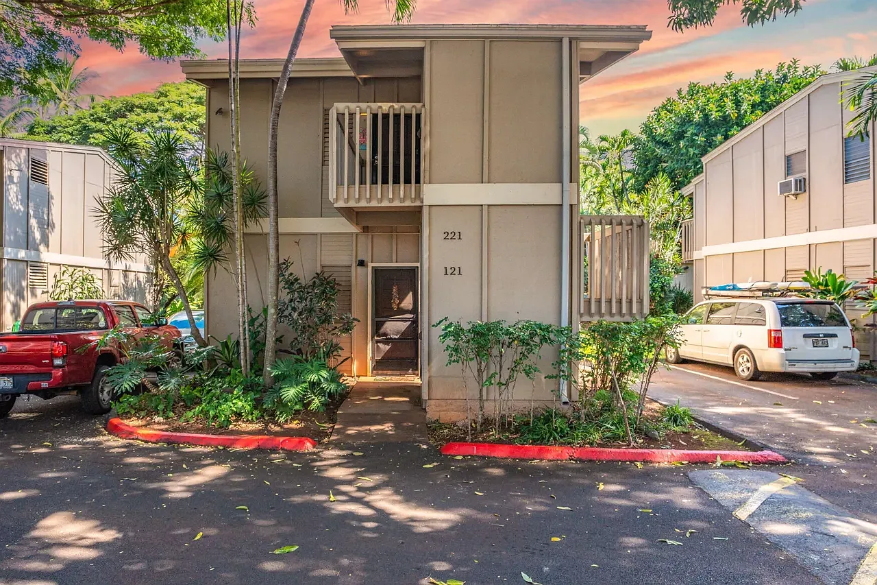 2 bed, 641 sqft, $3,988 — Photo 1