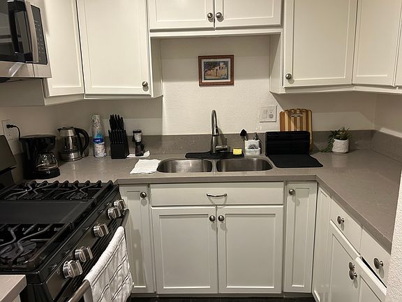 4th image of 2020 W 23rd St APT 18