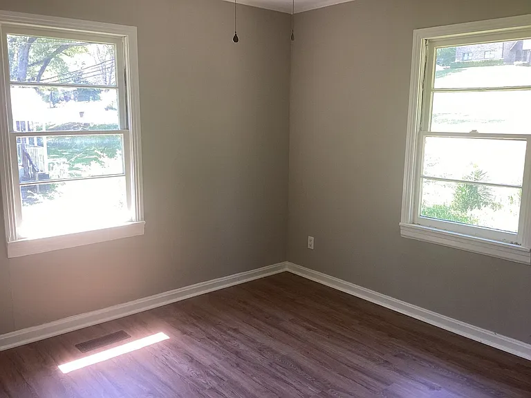 1425 Ewing Ave — Photo 10