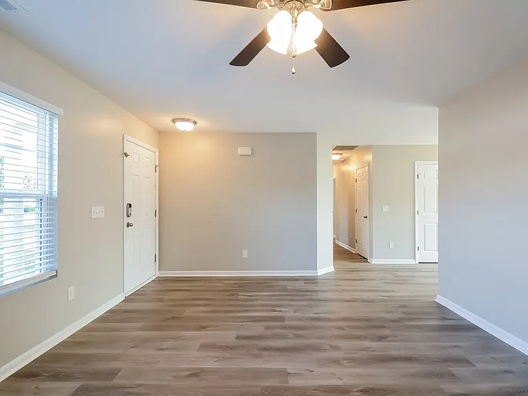 138 Johnston Farms Dr — Photo 4