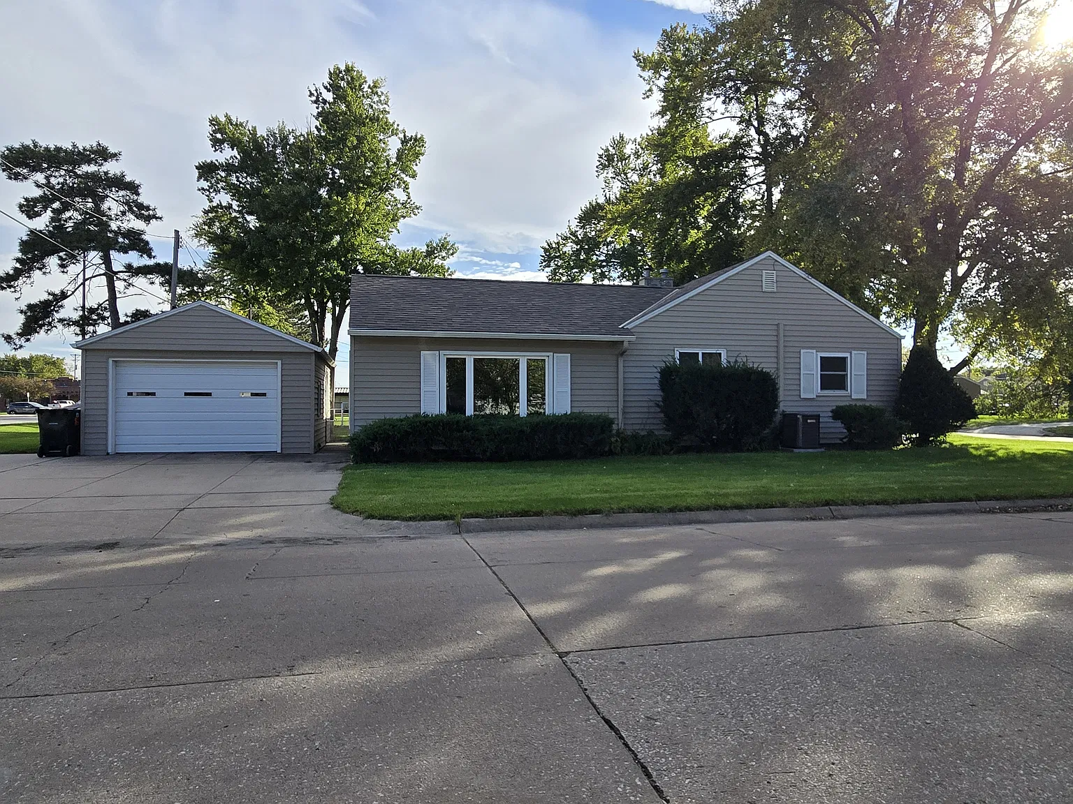 3 bed, 1500 sqft, $1,400 — Photo 2
