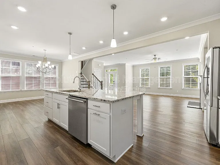 105 W Dixie Ave SE — Photo 11