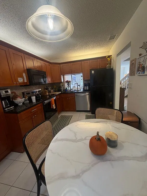 3 bed, 2.5 bath, 1350 sqft, $2,795 — Photo 4