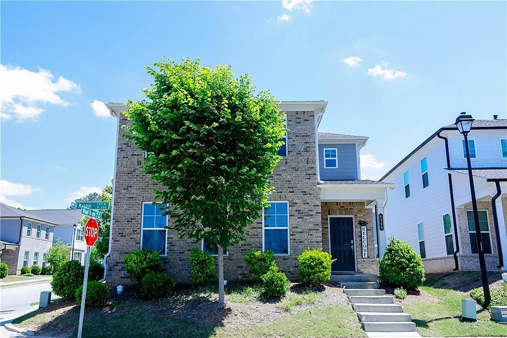 4 bed, 2.5 bath, 2440 sqft, $2,600 — Photo 1