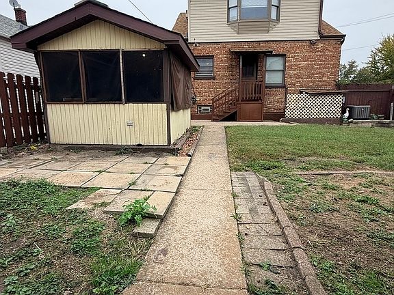 4th image of 115 Ruth St