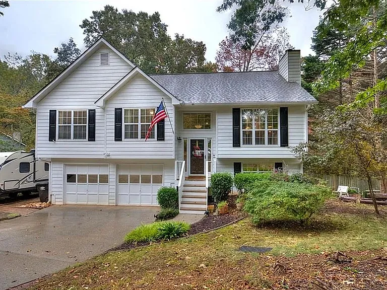 20 Miners Point SE — Photo 1