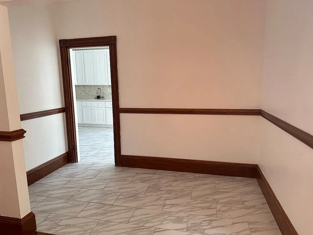 3 bed, 1.0 bath, 950 sqft, $3,650 — Photo 4