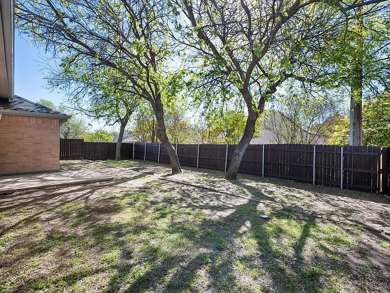 2204 Windcastle Dr — Photo 38