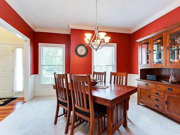 Bright and open dining room
