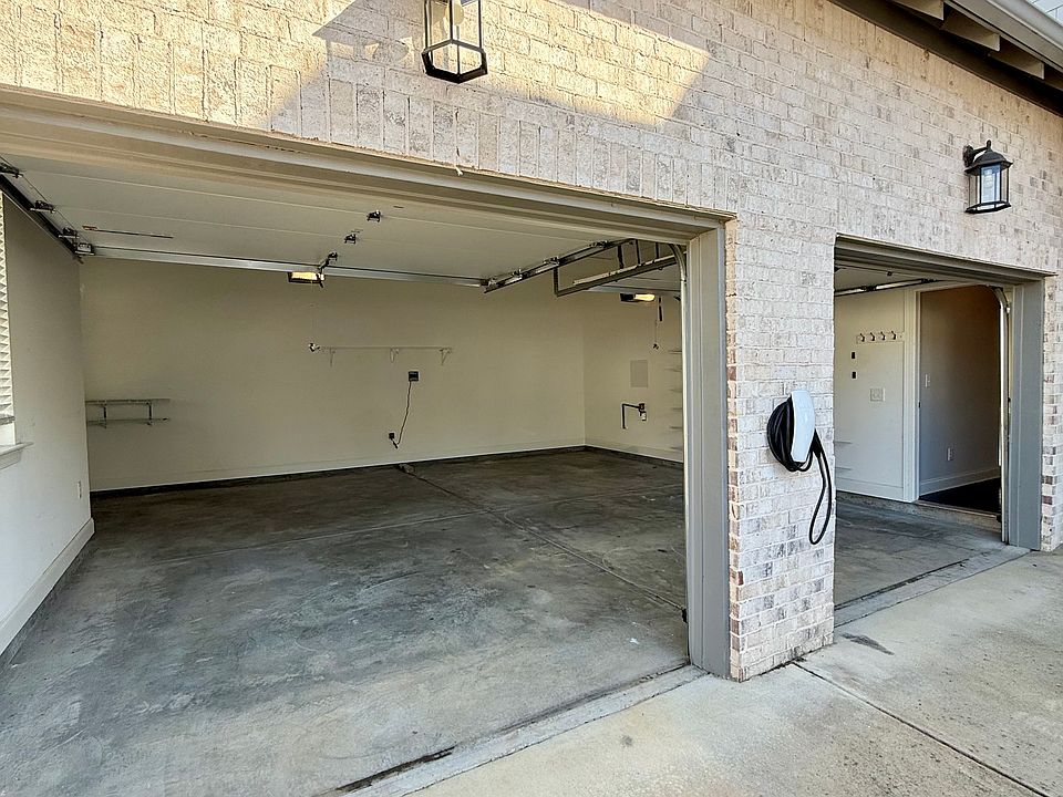 1st image of 753 Griffin Park Cir