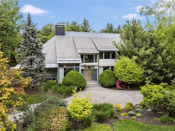 4 Hunter Rdg, Woodcliff Lake, NJ 07677