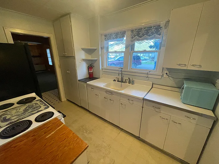 305 Main St — Photo 9