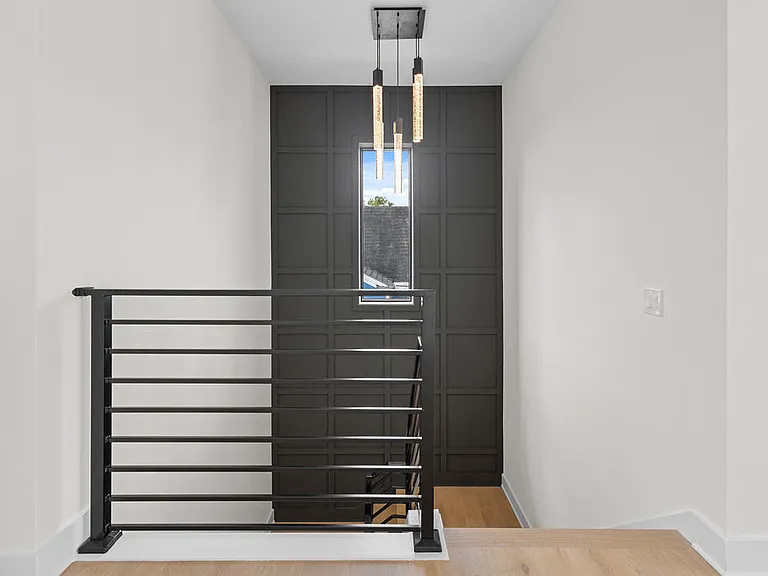 3202 W La Salle St — Photo 47
