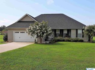 656 Hembree Dr, Guntersville, AL 35976