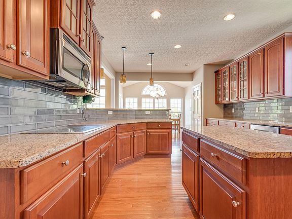 5th image of 5824 Emerald Lake Dr