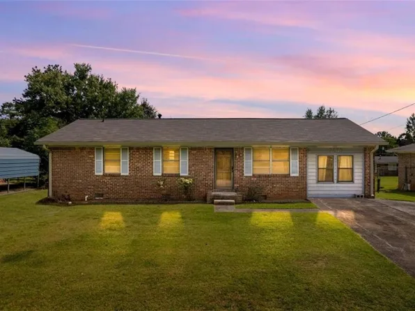 2979 Preston Dr, Rex, GA 30273