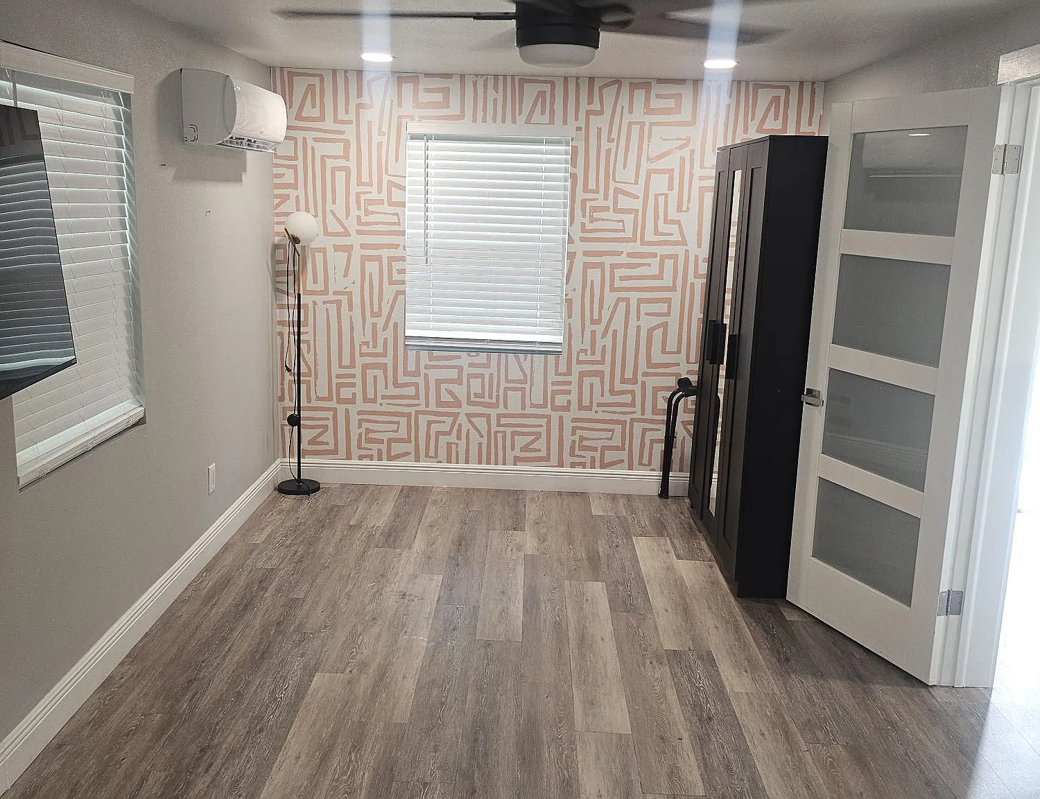 1 bed, 700 sqft, $1,300 — Photo 3