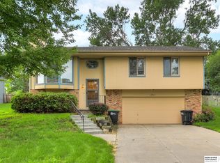 12911 Crown Point Ave, Omaha, NE 68164