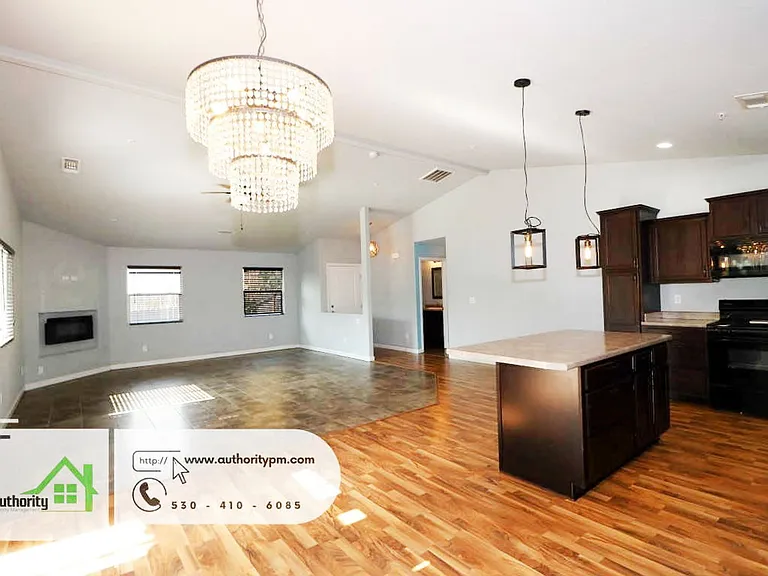 1417 Montana Ave — Photo 10