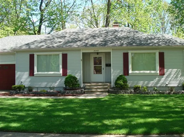 20405 Old Homestead Dr, Harper Woods, MI 48225