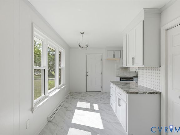 5th image of 906 Laurel Rd