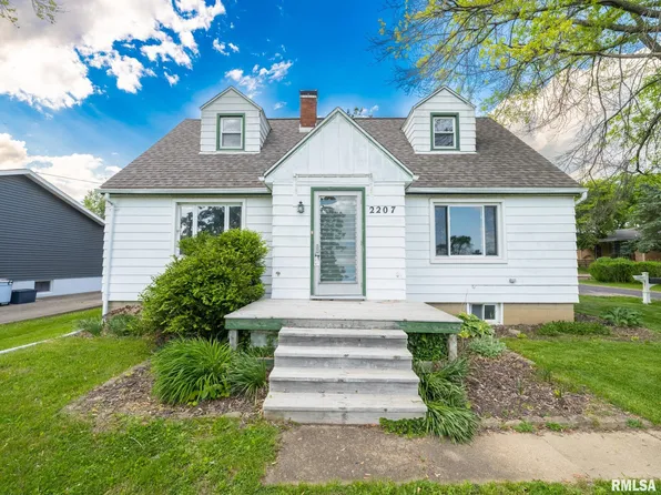 2207 Fondulac Dr, East Peoria, IL 61611