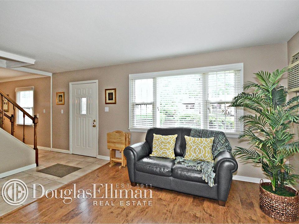 1st image of 40 Peacock Ln