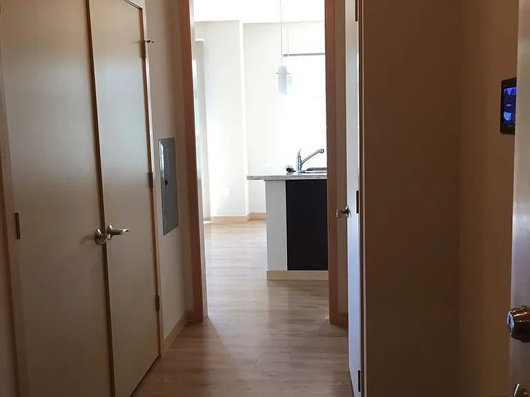 902 Drake St — Photo 15