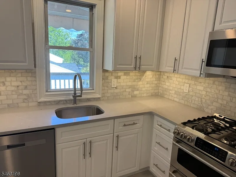2 bed, 1.0 bath, $3,175 — Photo 3