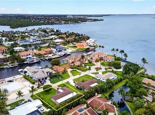 833 N Town And River Dr, Fort Myers, FL 33919