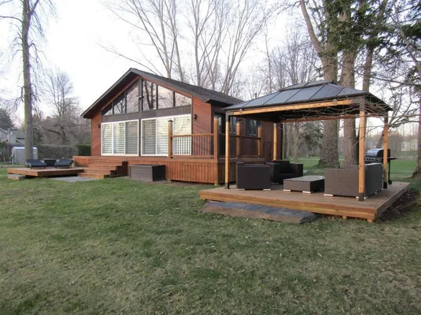 17 Moreau Dr, Swanton, VT 05488