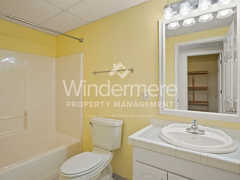 10435 N Iroquois Ct — Photo 27