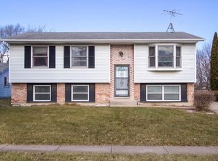 814 Oakton Ave, Romeoville, IL 60446