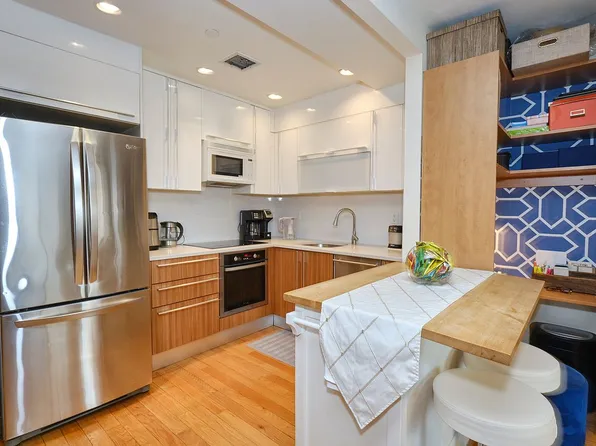 31-35 31st St #407, Astoria, NY 11106