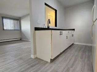 5820 58a St #105, Red Deer, AB T4N 2M7
