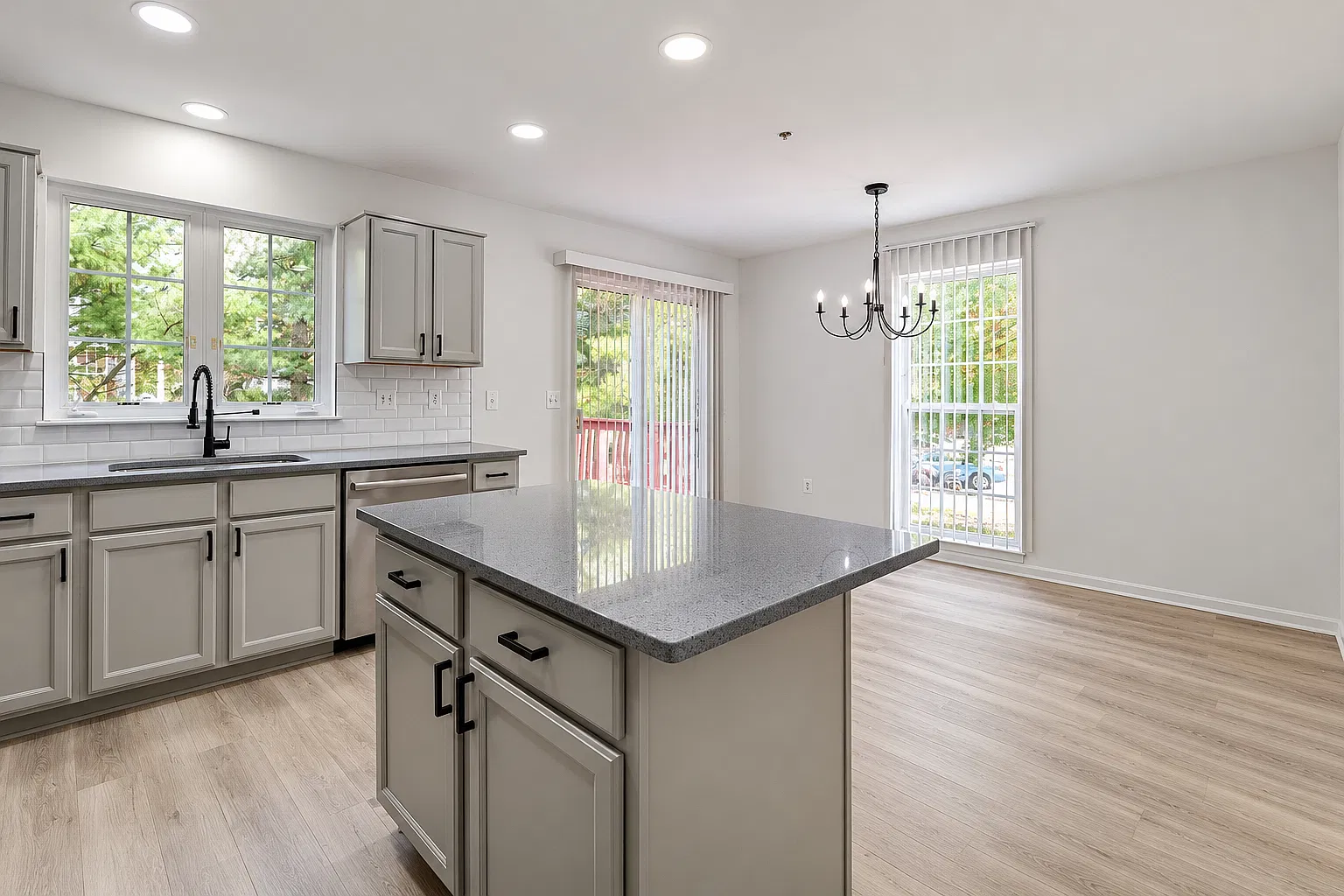3 bed, 3.5 bath, 1850 sqft, $3,000 — Photo 3