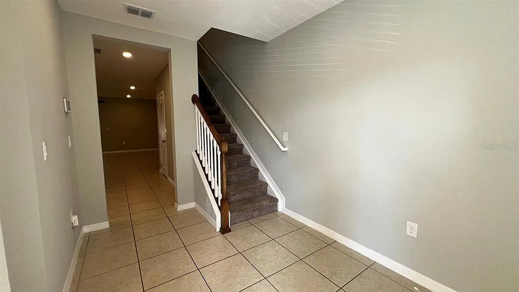 3 bed, 2.5 bath, 1762 sqft, $1,990 — Photo 3
