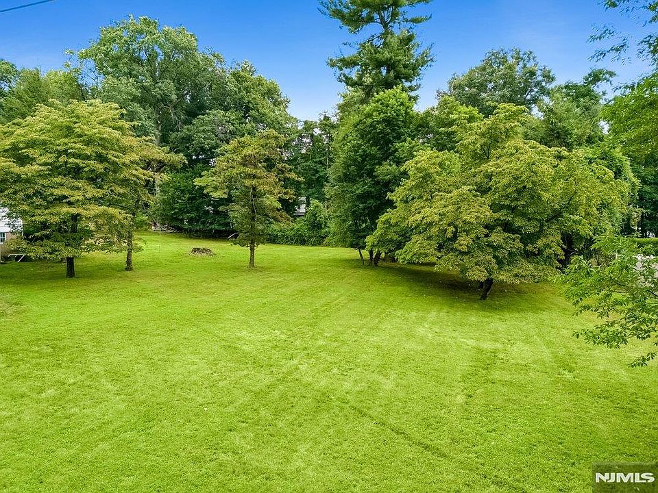 1st image of 6 Schubert Lane