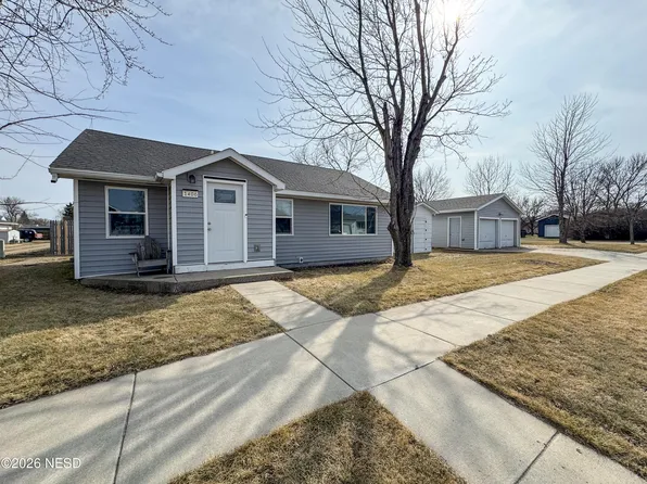 1406 3rd Ave NW, Watertown, SD 57201