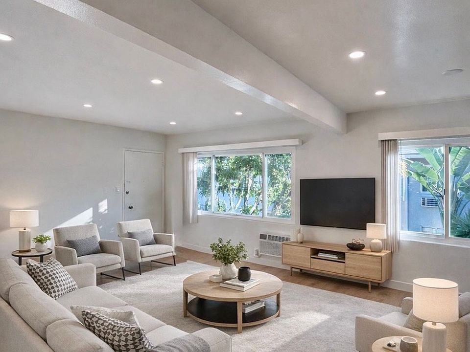 1st image of 1625 N Laurel Ave #20