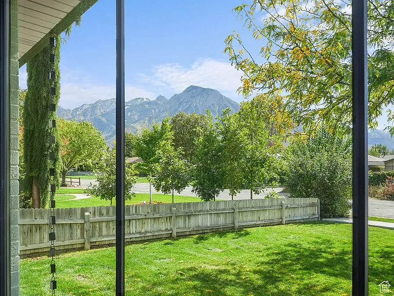 2311 E Delia Dr #R — Photo 20