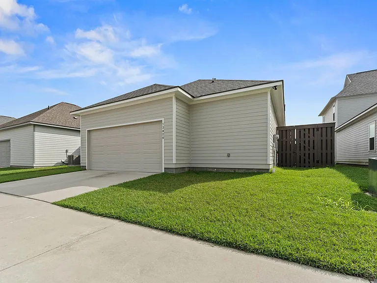 13820 Woody Creek Dr — Photo 32