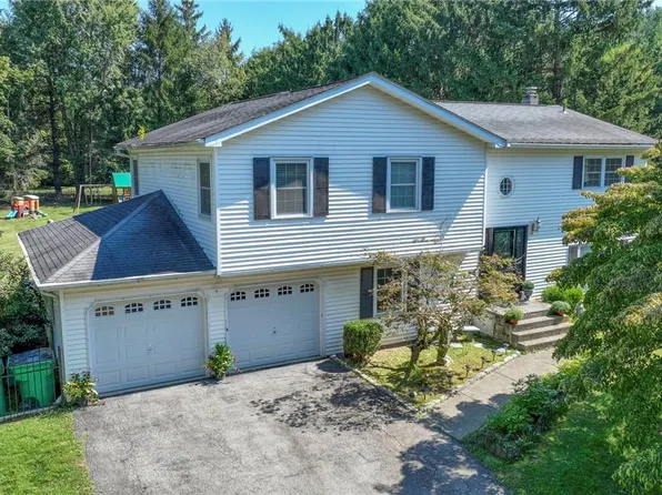 32 Stephen Drive, Hopewell Junction, NY 12533