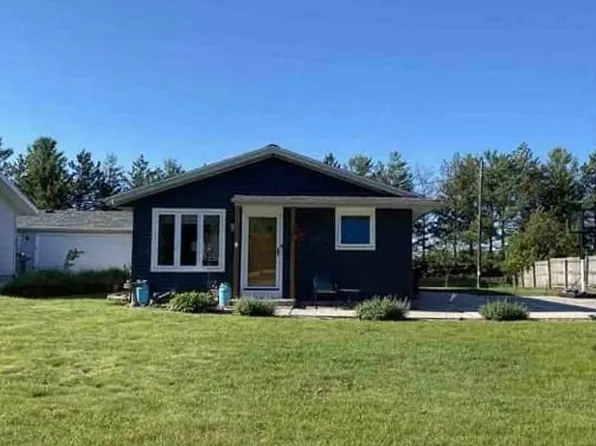 121 Shelly Dr, Sheboygan Falls, WI 53085