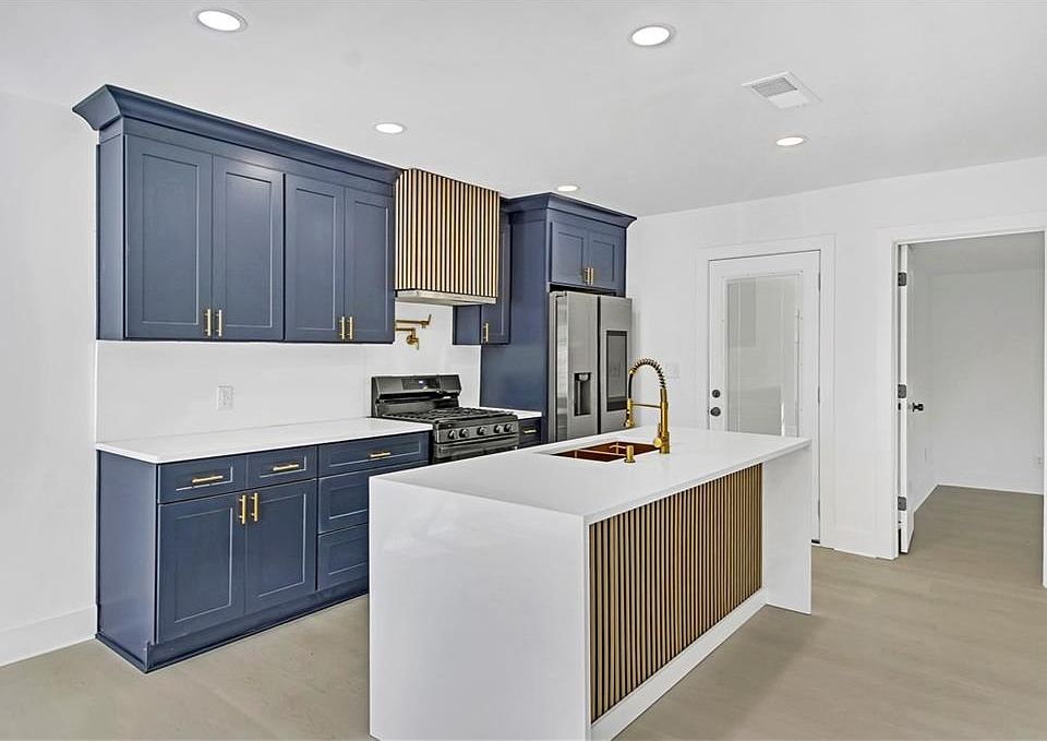 1st image of 2067 Arlington Cir NW